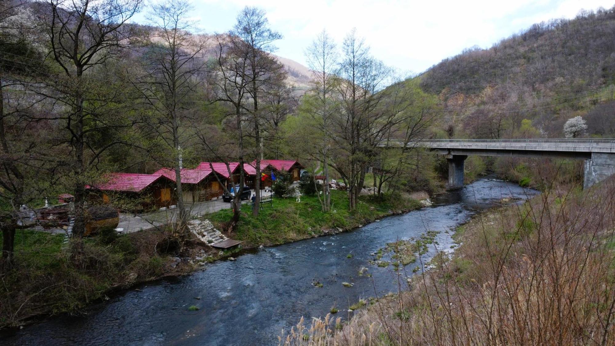 Eden Natural Resort - Transalpina Capalna Luaran gambar