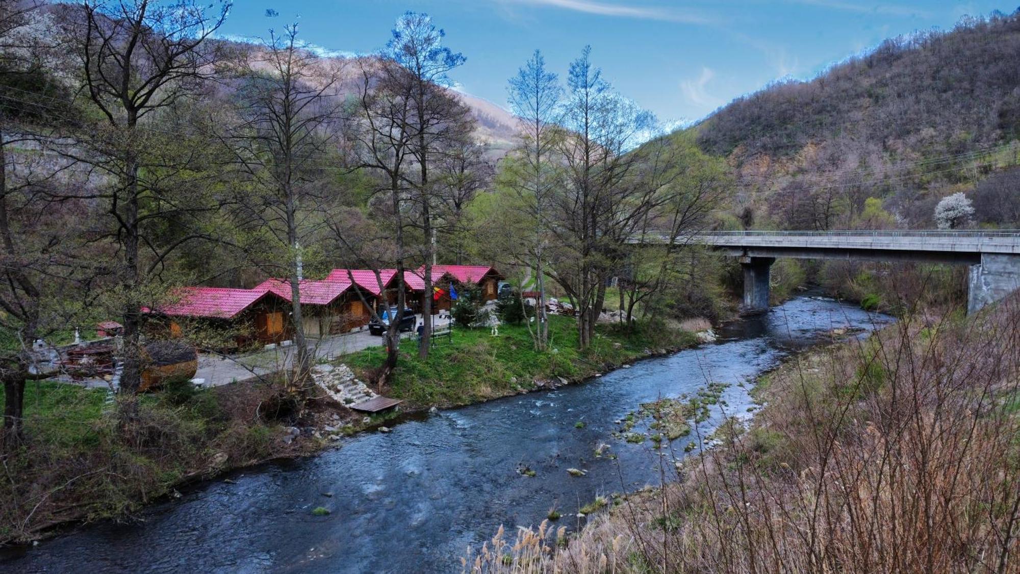 Eden Natural Resort - Transalpina Capalna Luaran gambar